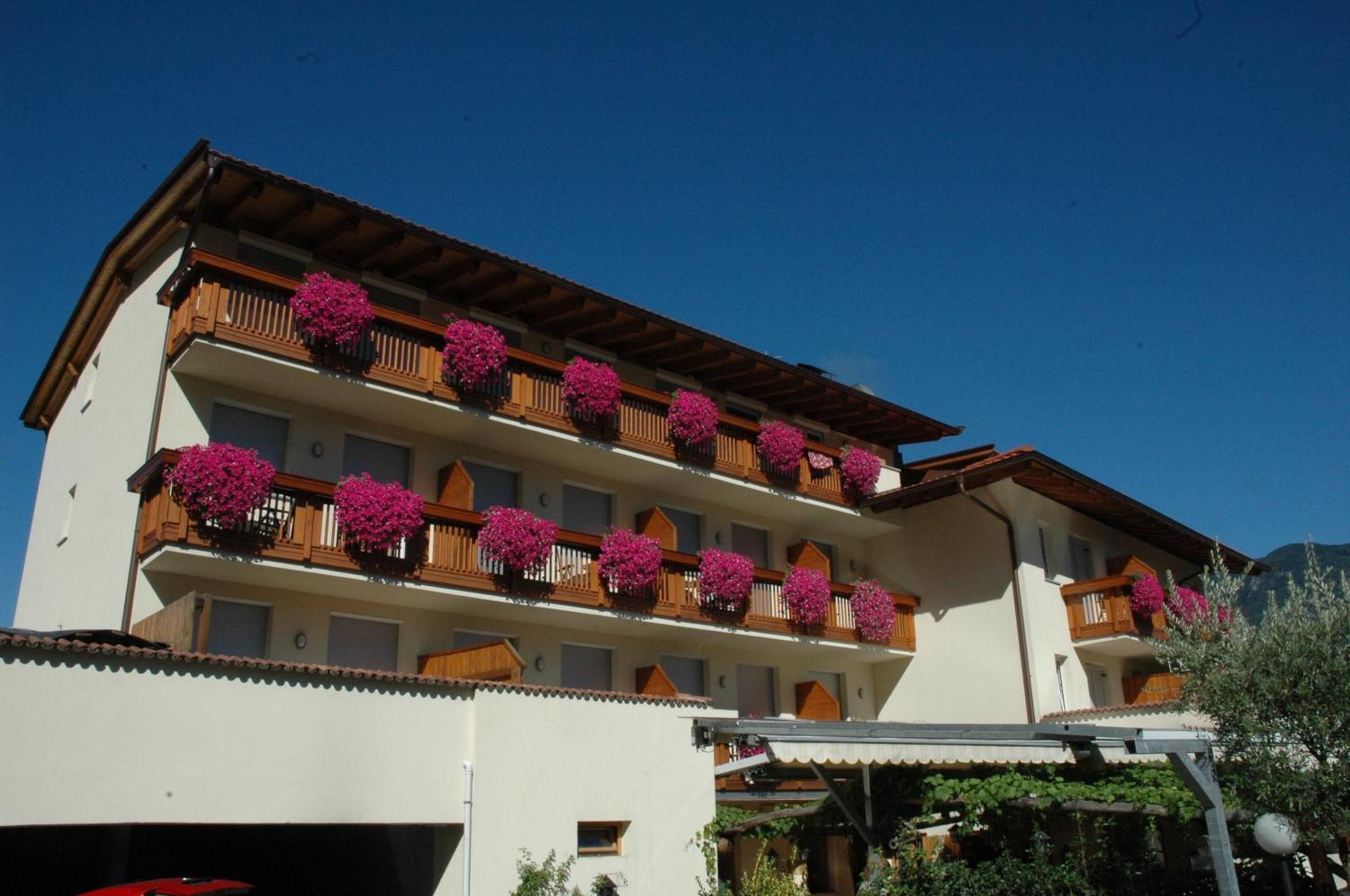 Hotel Loewenwirt Чермес Екстериор снимка