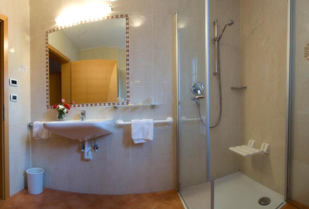 Hotel Loewenwirt Чермес Стая снимка